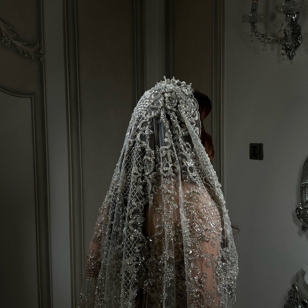 Elegant White Lace Wedding Dress - Picture 11 of 12